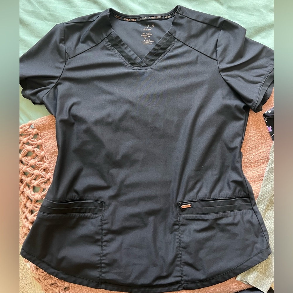 Cherokee Form Scrubs Set